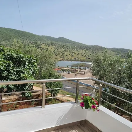 Apartment Shejla's *