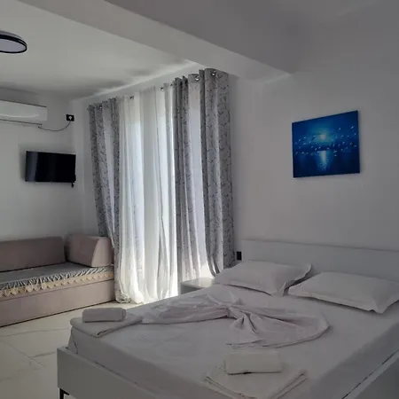 Apartment Shejla's *